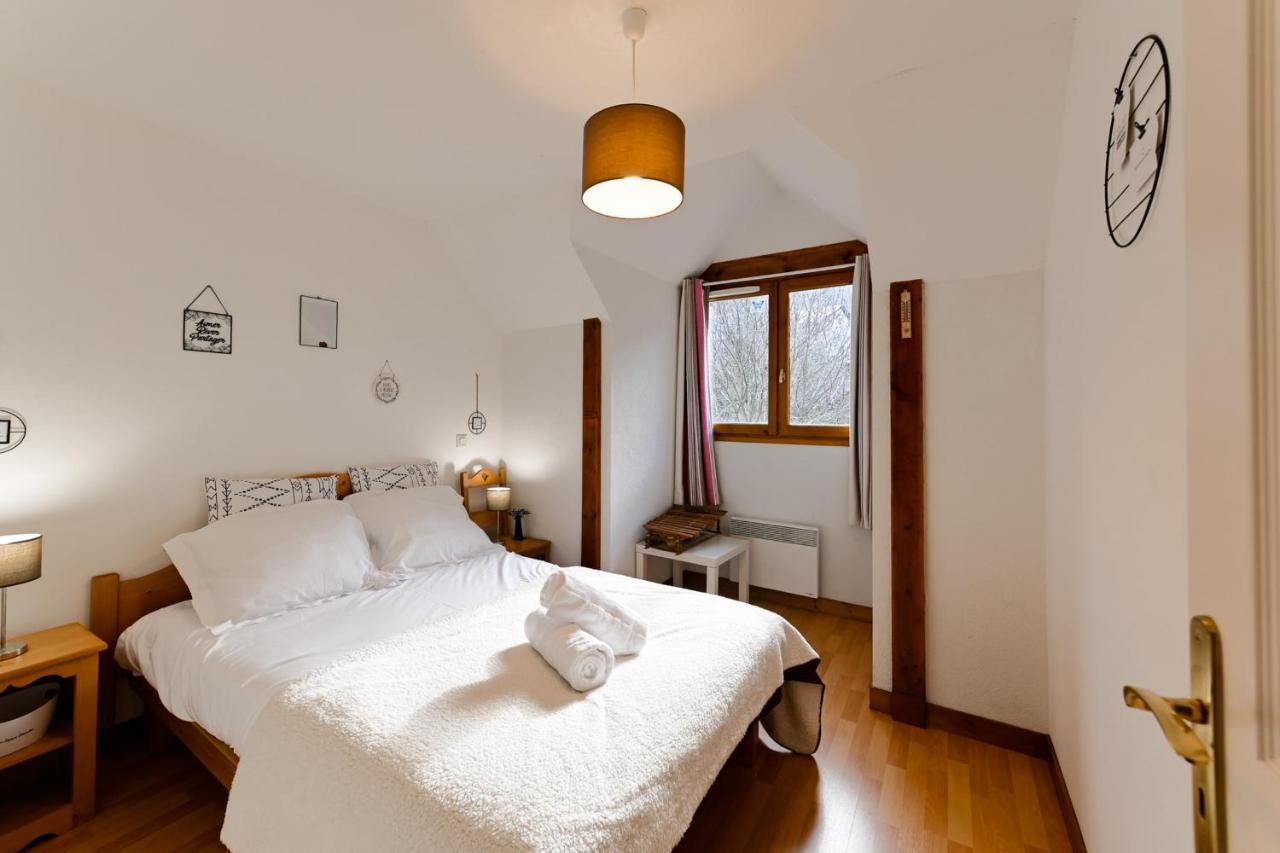 The Green Fee Close To The Golf Course And 5 Minutes From The Lake Giez Bagian luar foto