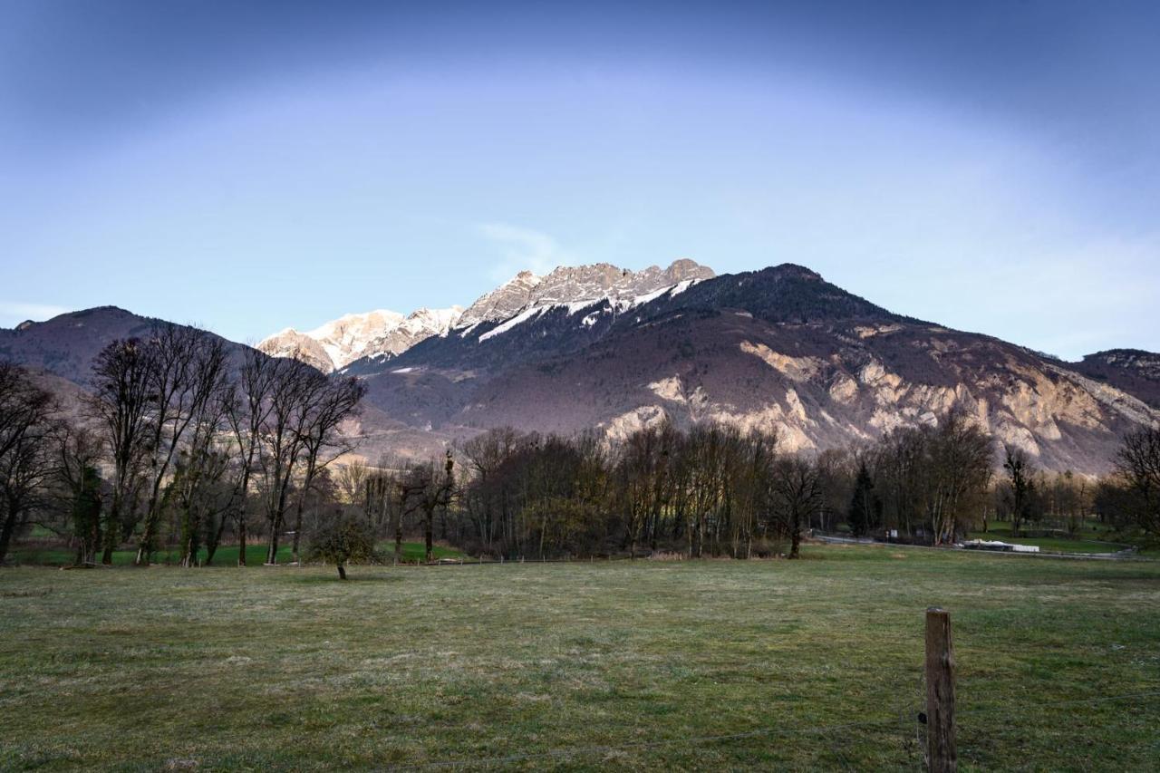The Green Fee Close To The Golf Course And 5 Minutes From The Lake Giez Bagian luar foto