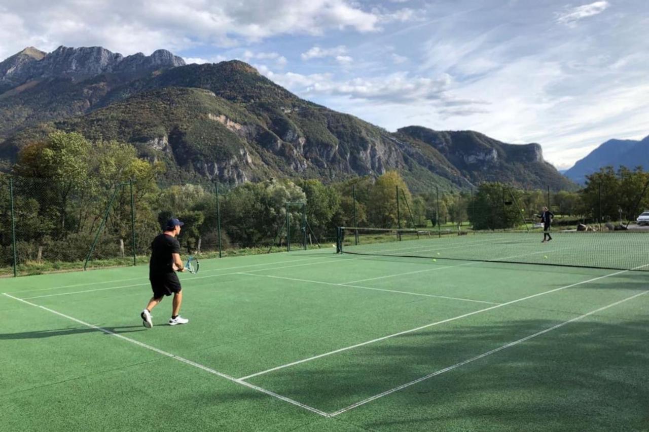 The Green Fee Close To The Golf Course And 5 Minutes From The Lake Giez Bagian luar foto