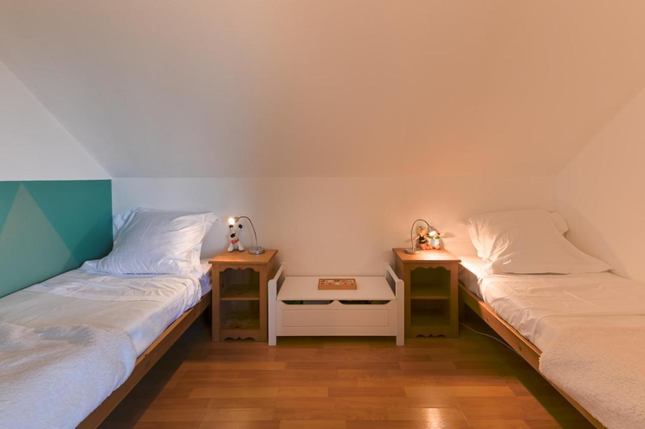 The Green Fee Close To The Golf Course And 5 Minutes From The Lake Giez Bagian luar foto